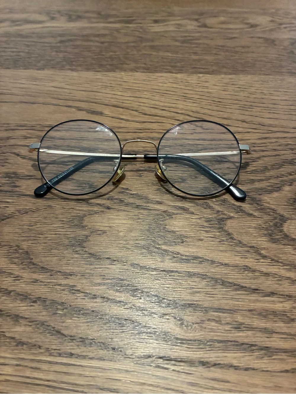 Gold Round Metal Frame Decorative Eyewear Accent
